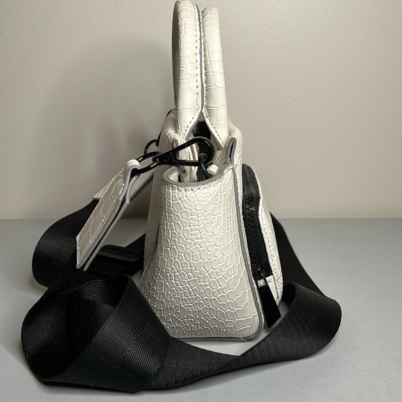 Kendall & Kylie Small Crossbody Purse White NWT - Picture 5 of 16